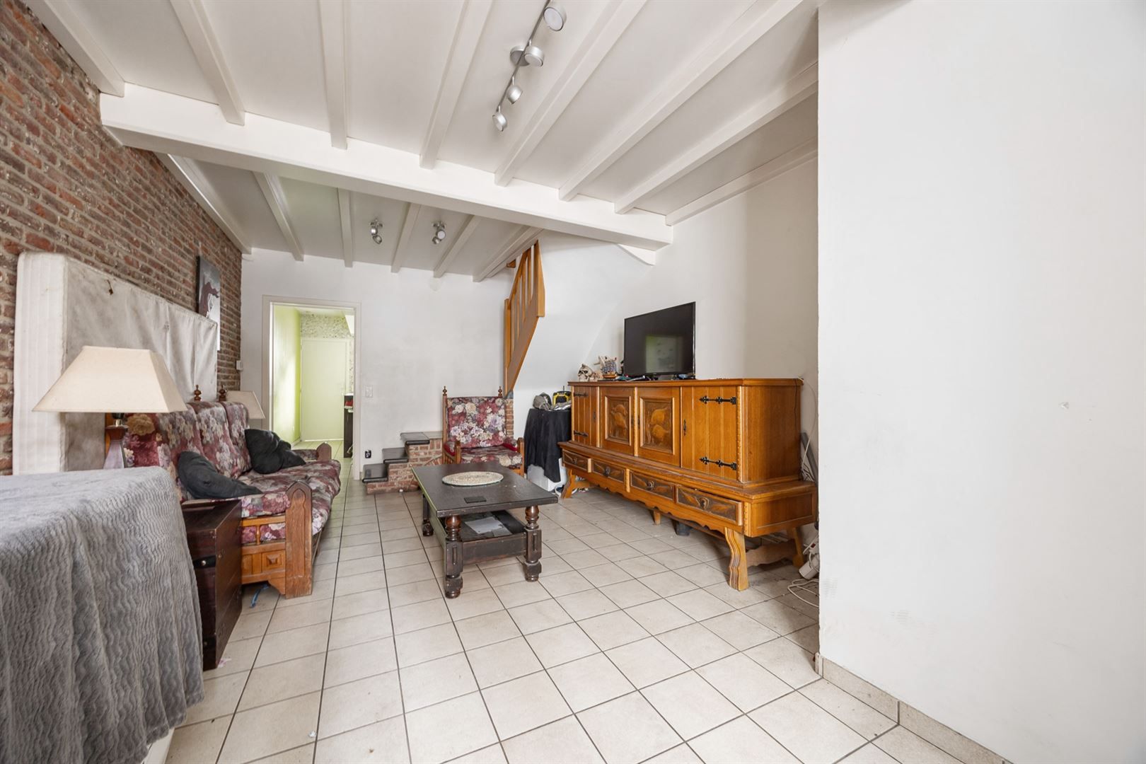 Prachtige rijwoning met veel potentieel! foto 3