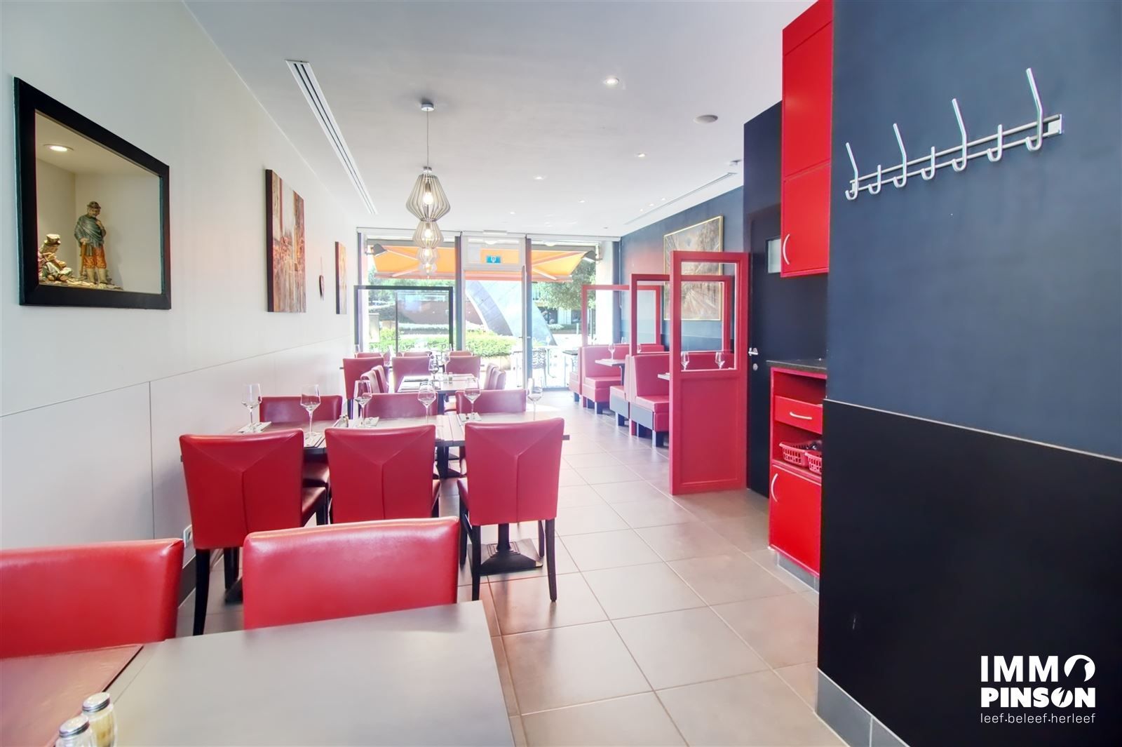 Goed uitgerust restaurant of handelspand foto 5