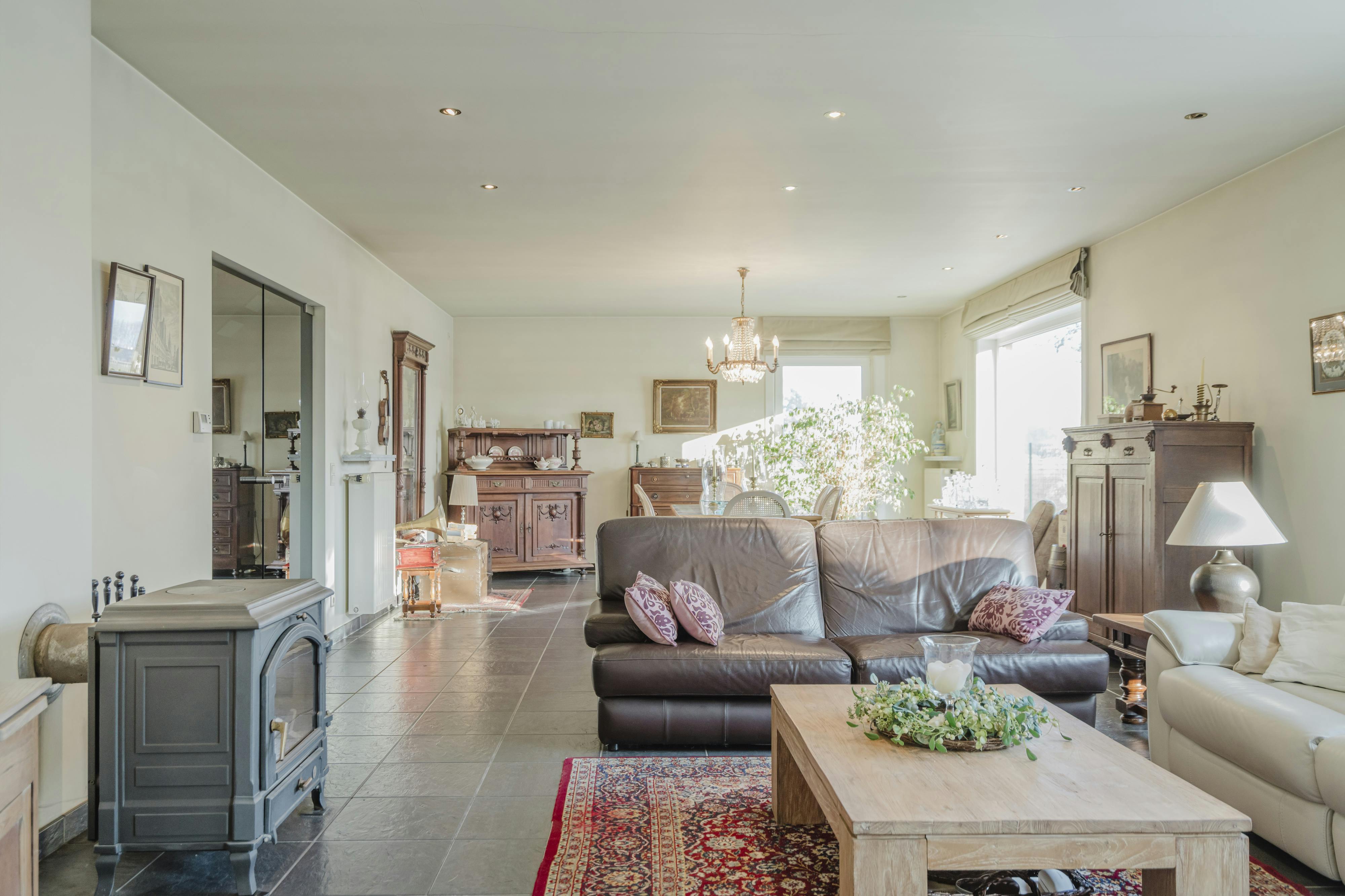 Villa met stallingen te koop op een ruim perceel van  10.026m² foto 6