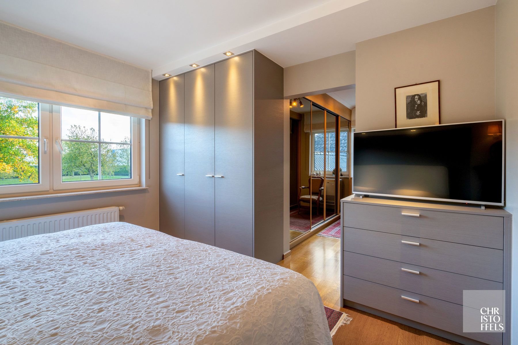 Eigentijdse villa (428m²) met zwembad en 2de woning (187m²) op perceel van 36a43ca.  foto 34