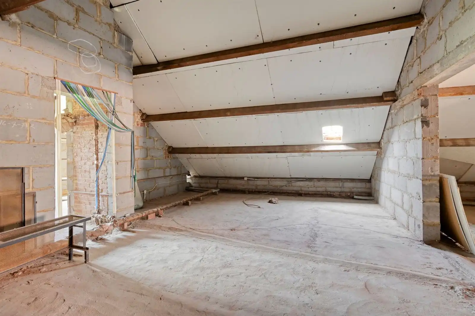 Alleenstaande woning met 3 slaapkamers garage en tuin  foto 22