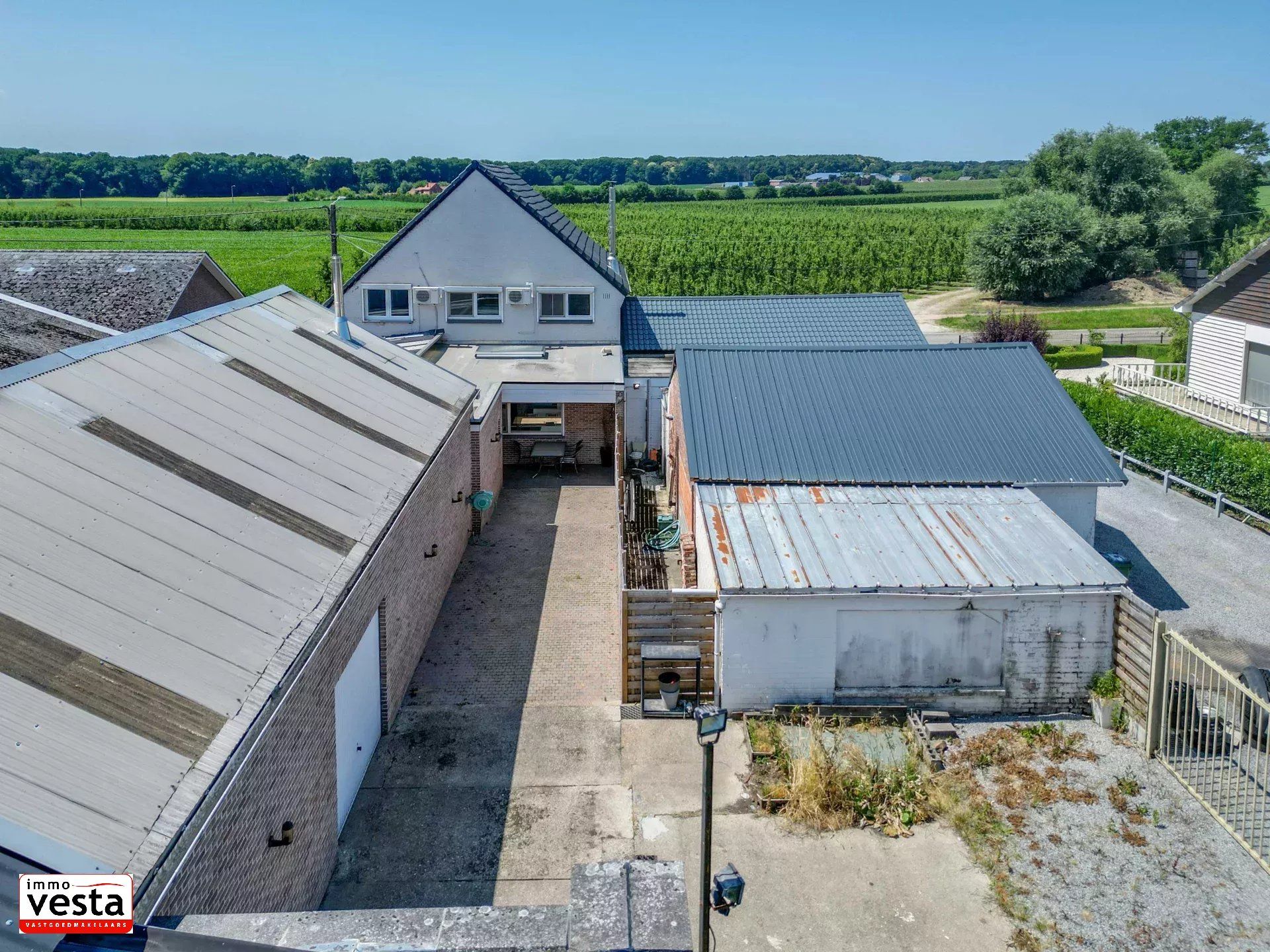 Ruime , landelijk gelegen woning met loods foto 33
