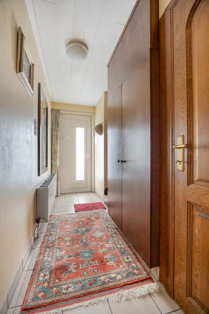 Gezinswoning met 4 slaapkamers en aangelegde tuin in doodlopende straat foto 15