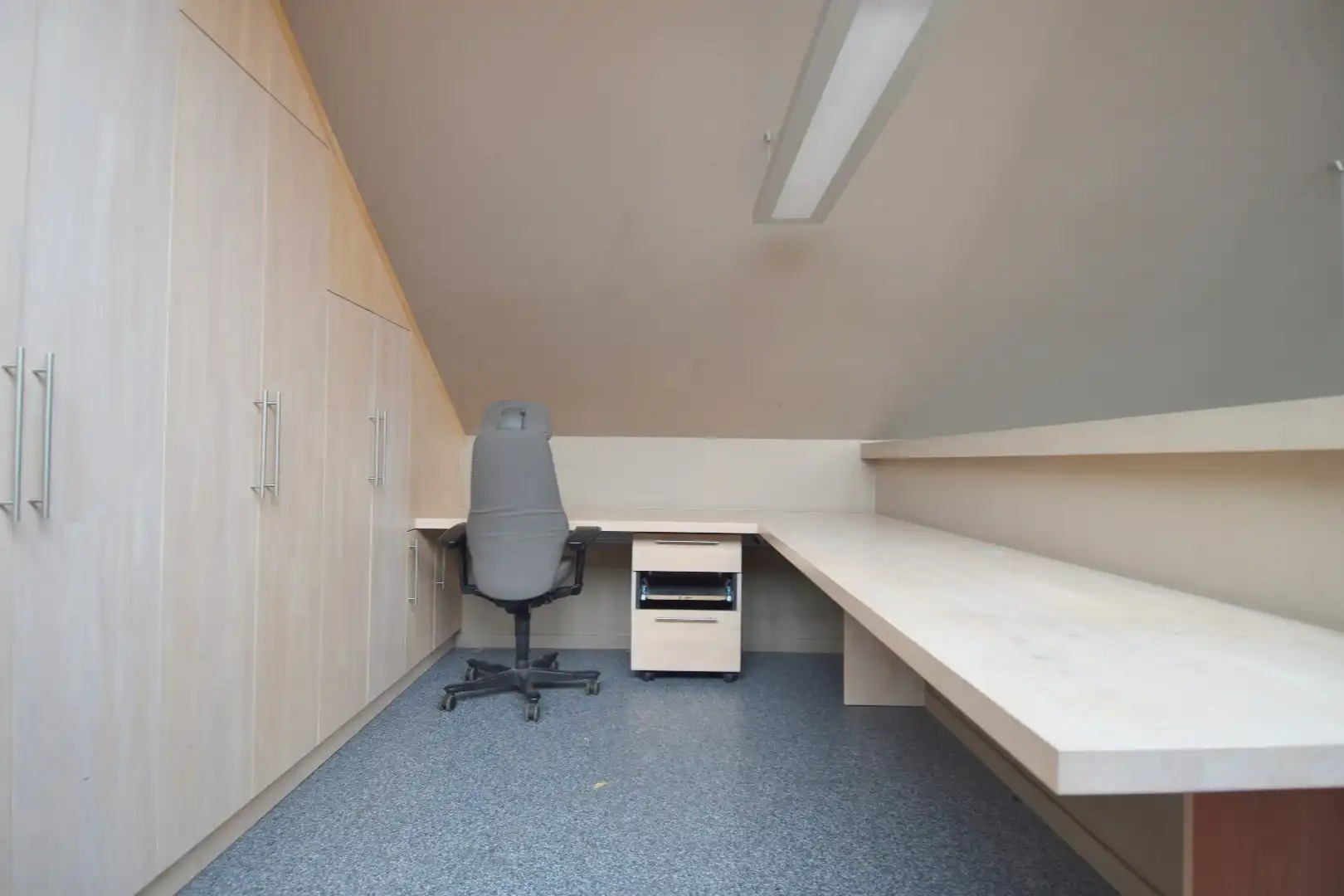Te renoveren loods met burelen en toonzaal te Marke foto 7