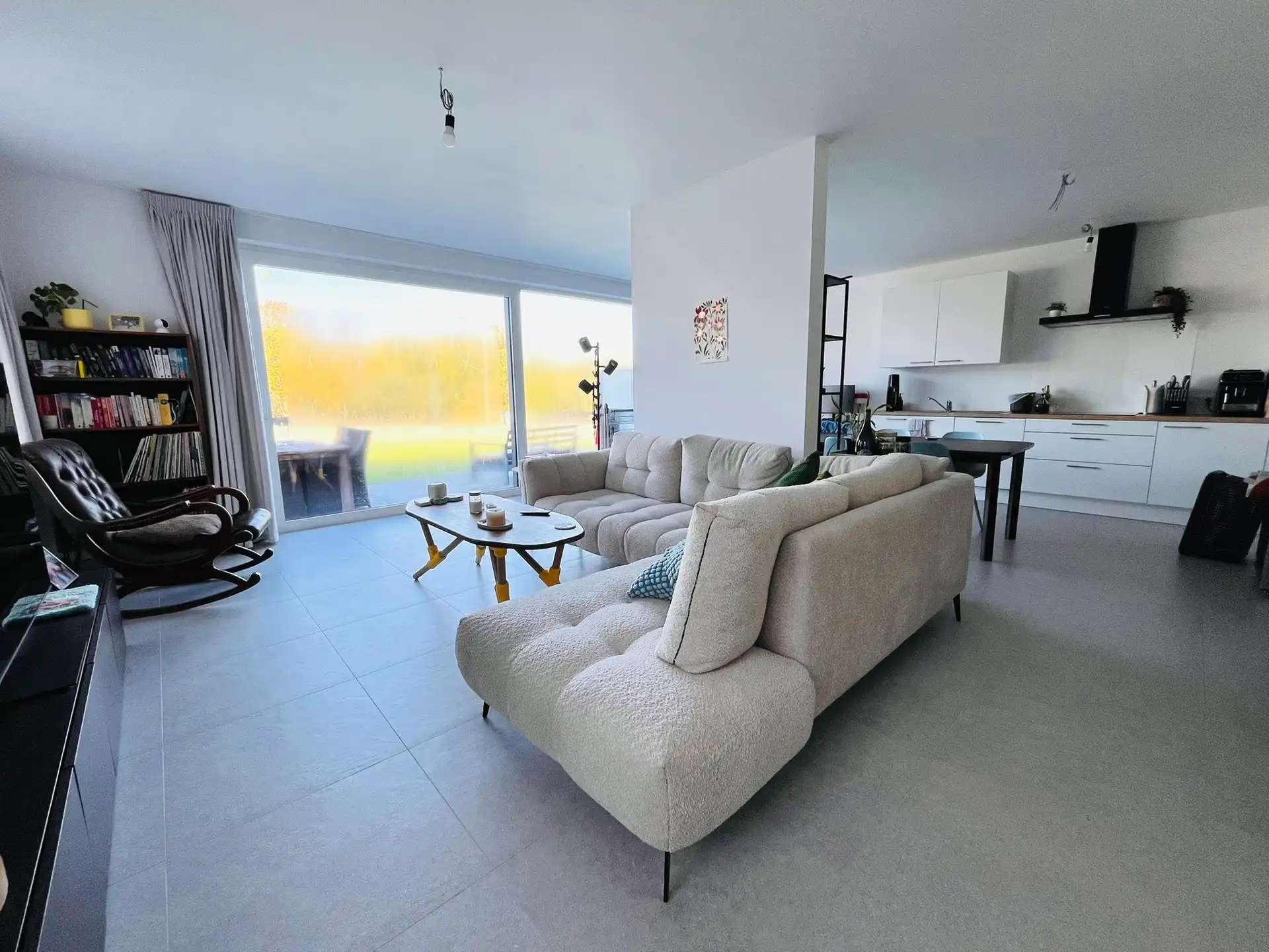 MODERN EN ENERGIEZUINIG APPARTEMENT MET 2 AUTOSTAANPLAATSEN foto 6