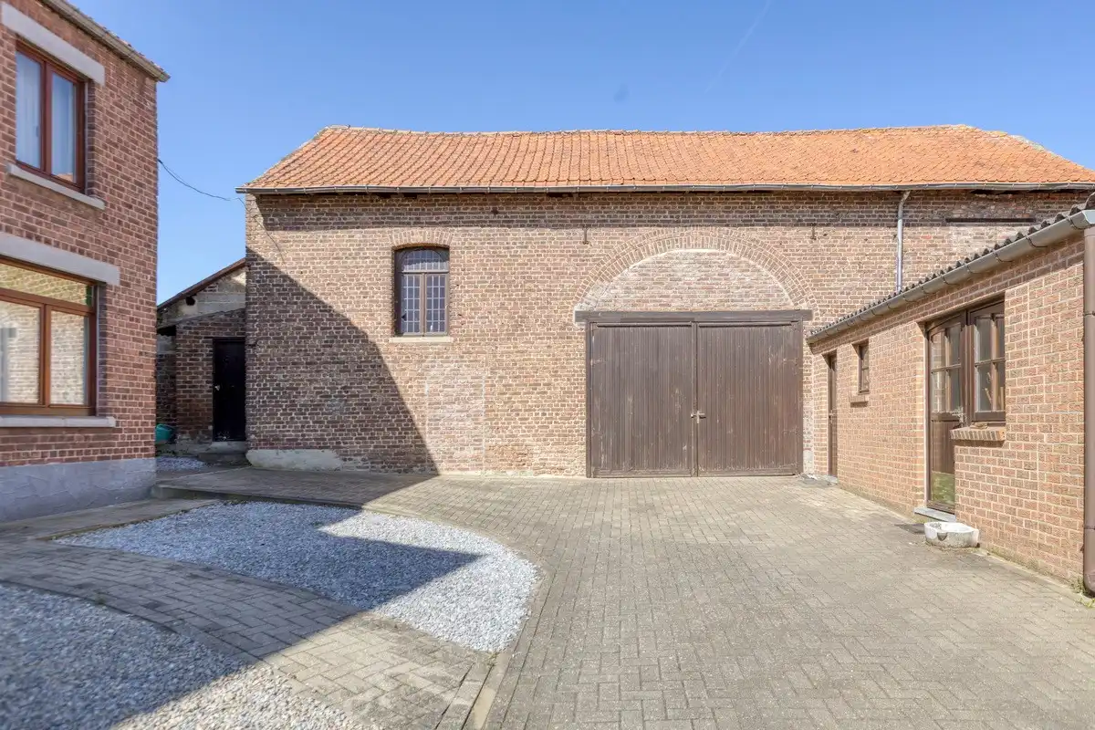 Te renoveren woning met veel potentieel op rustige ligging foto 15