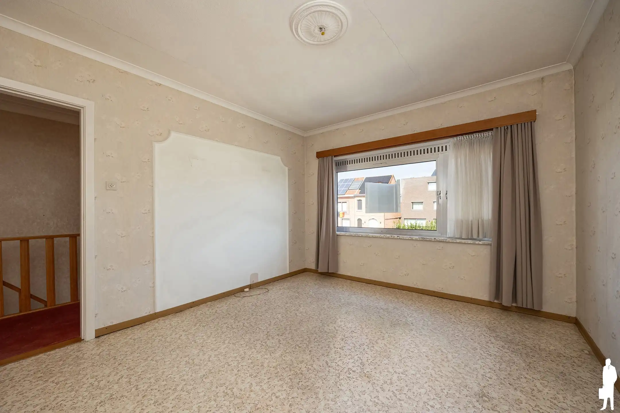Gezinswoning met veranda, garage en tuin op topligging  foto 12