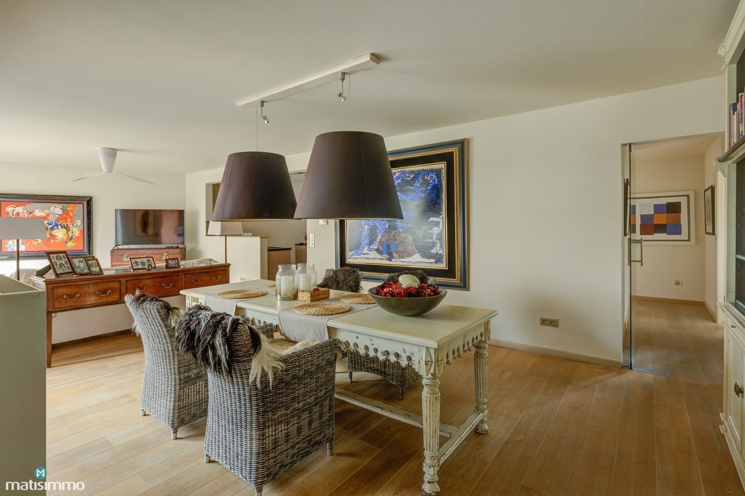 ROYAAL APPARTEMENT MET RUSTIG INTERIEUR VOORZIEN VAN 3 SLAAPKAMERS, 2 BADKAMERS EN 2 TERRASSEN NABIJ CENTRUM HASSELT foto 5