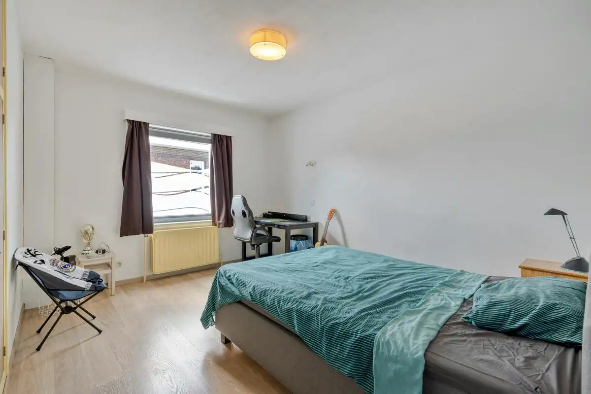 Instapklare woning met 4 slaapkamers te koop in hartje Zwijnaarde foto 8