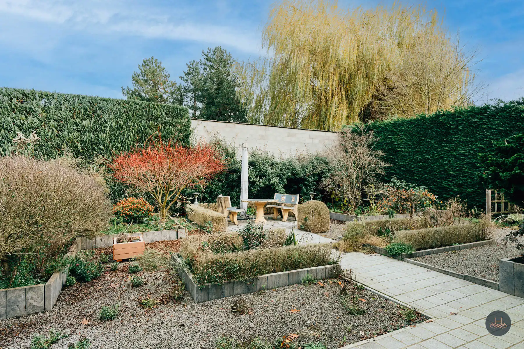 Charmante open bebouwing met grote garage en groene tuin foto 4