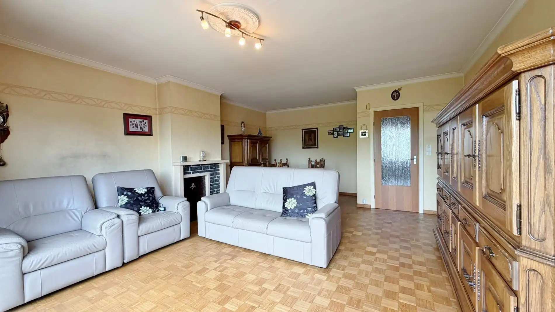 Centraal gelegen appartement met garage en berging foto 4
