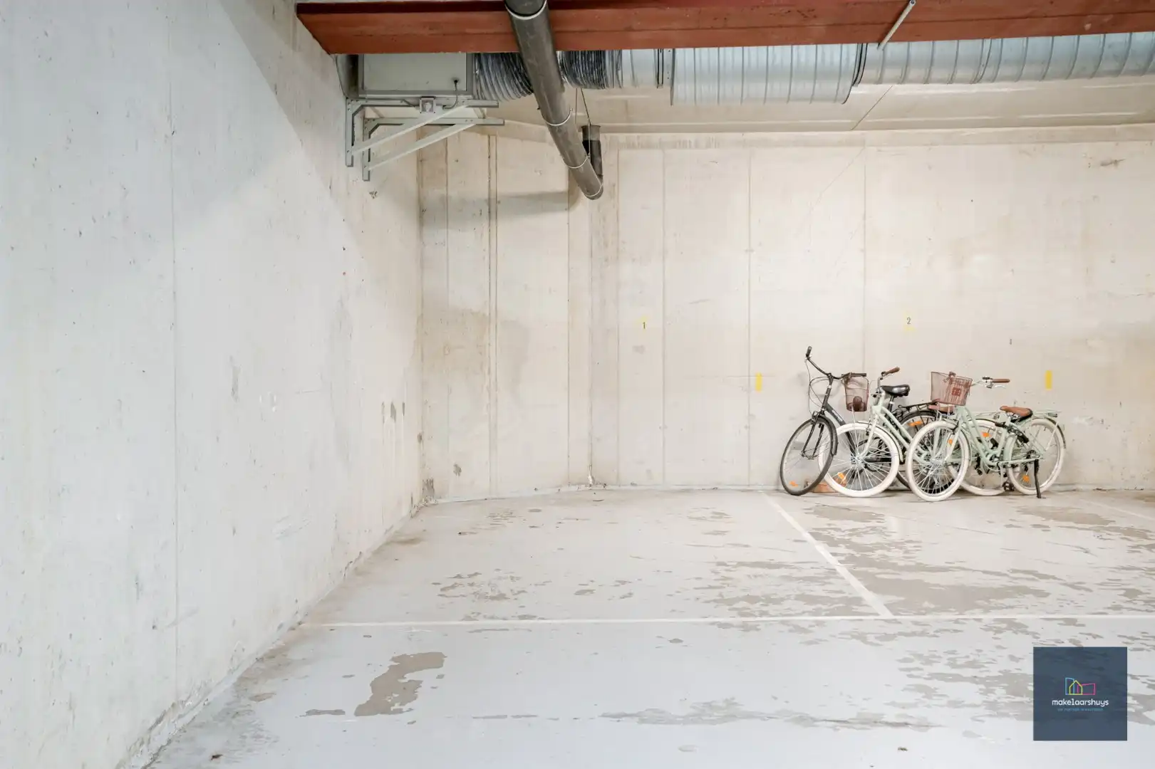 Ruim dakapp. met 2-slp. terras, kelder en garage  foto 25