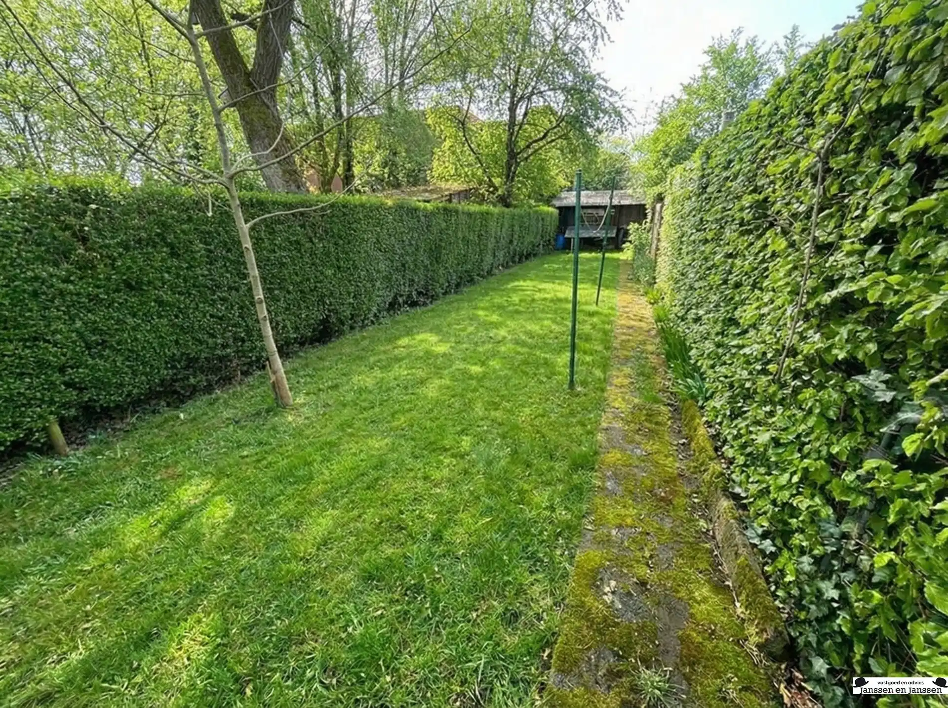 Centraal gelegen woning nabij het centrum van Brasschaat. foto 12