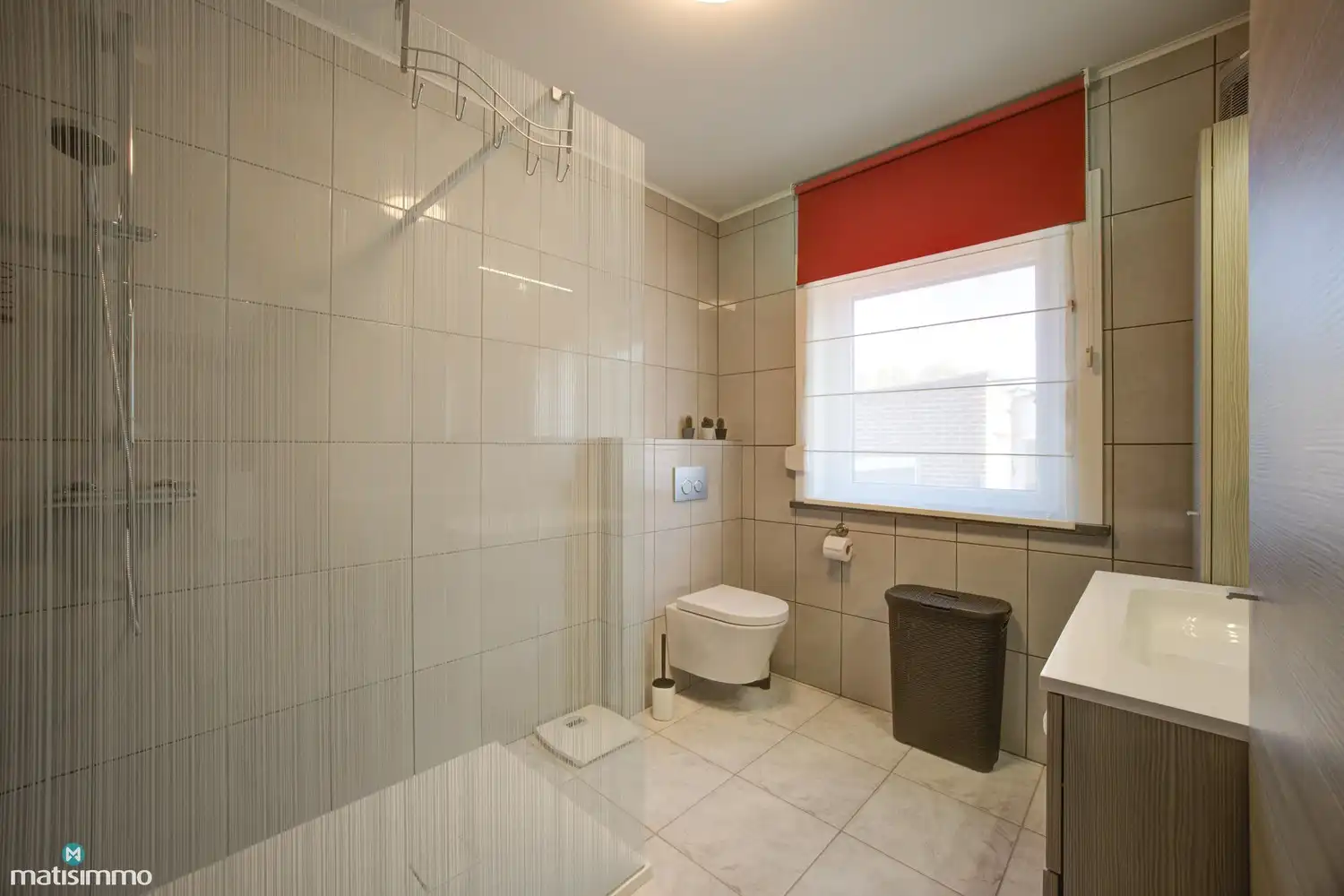 RUIME WONING MET 4 SLAAPKAMERS GELEGEN OP EEN RUSTIGE DOCH CENTRALE LOCATIE TE GENK foto 12