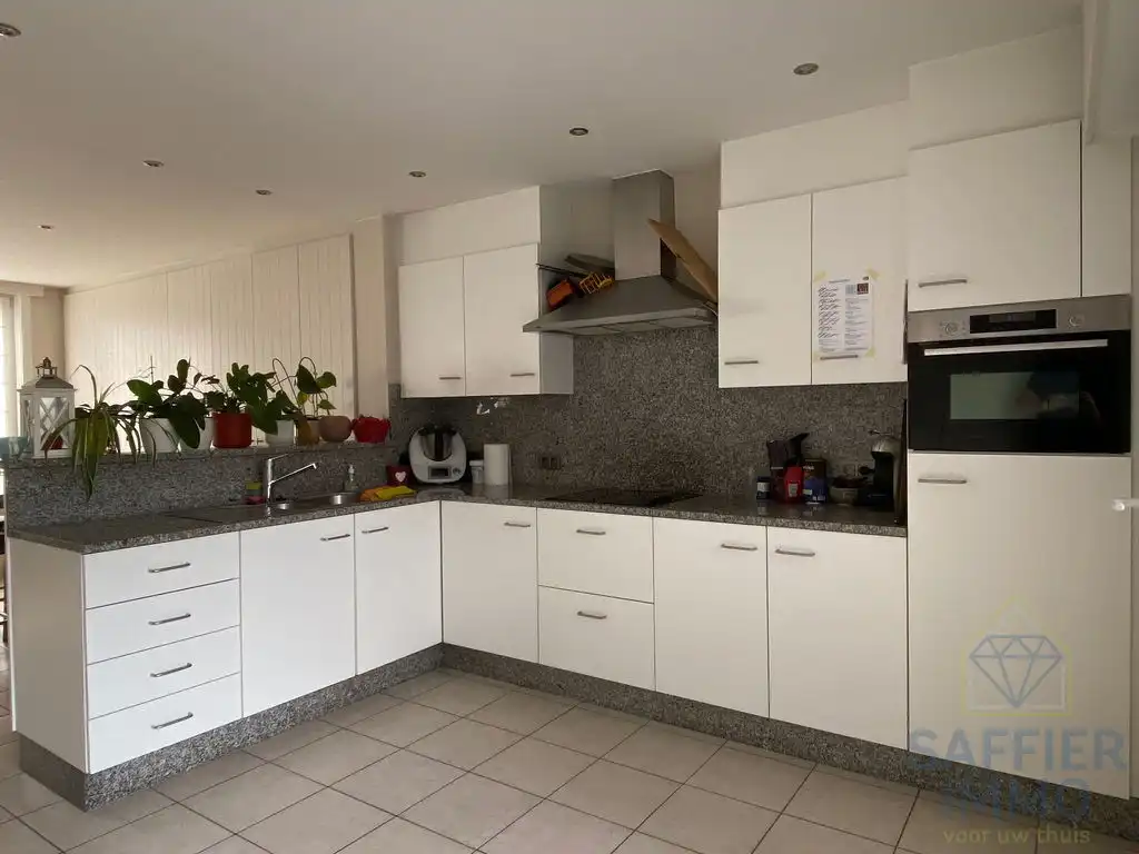 Hoofdfoto van de publicatie: Huis met twee slaapkamers, verschillende staanplaatsen en tuin te huur in Ingelmunster
