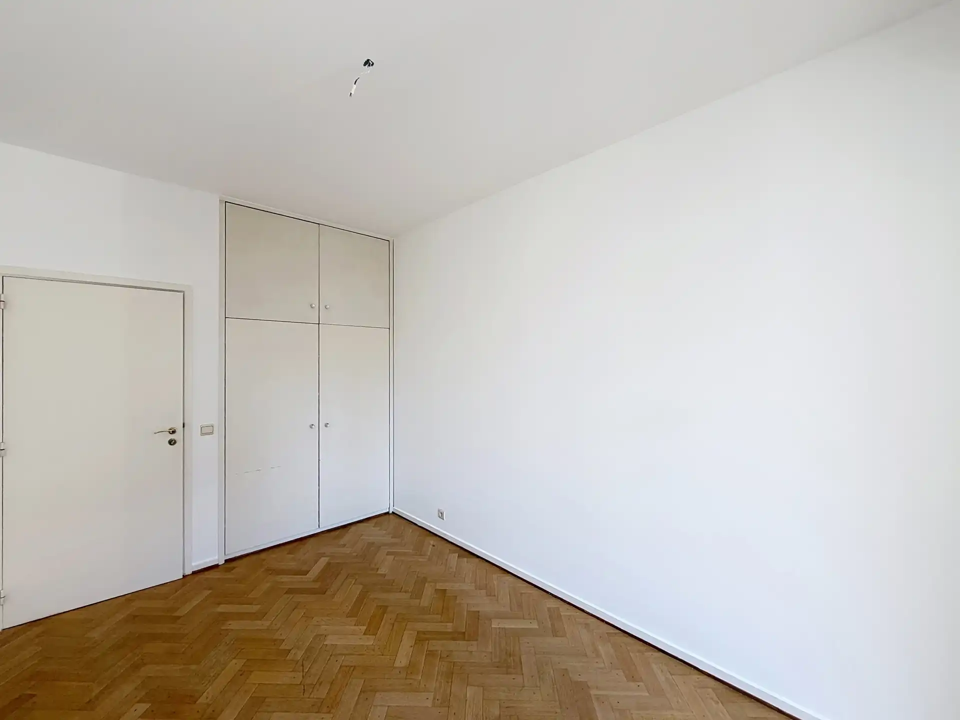JUSTITIEPALEIS – Mooi 2-slaapkamerappartement met parking! foto 14
