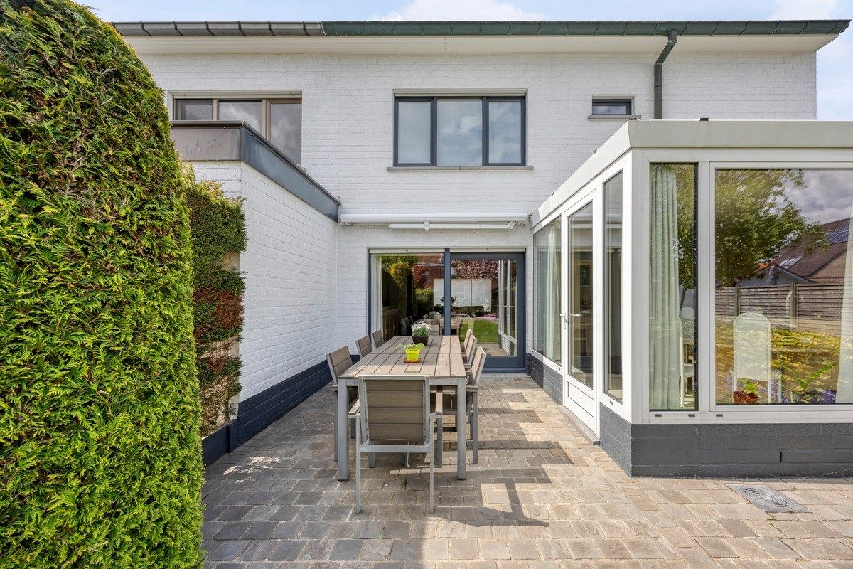Halfopen woning met 3 slaapkamers en dubbele garage foto 20