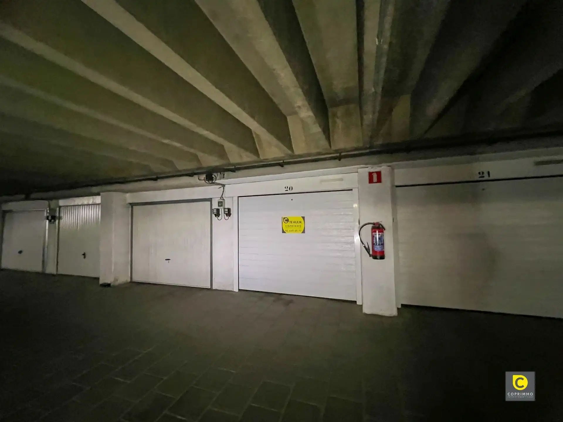 Box met afstandsbediening en elektriciteitsmeter foto 4