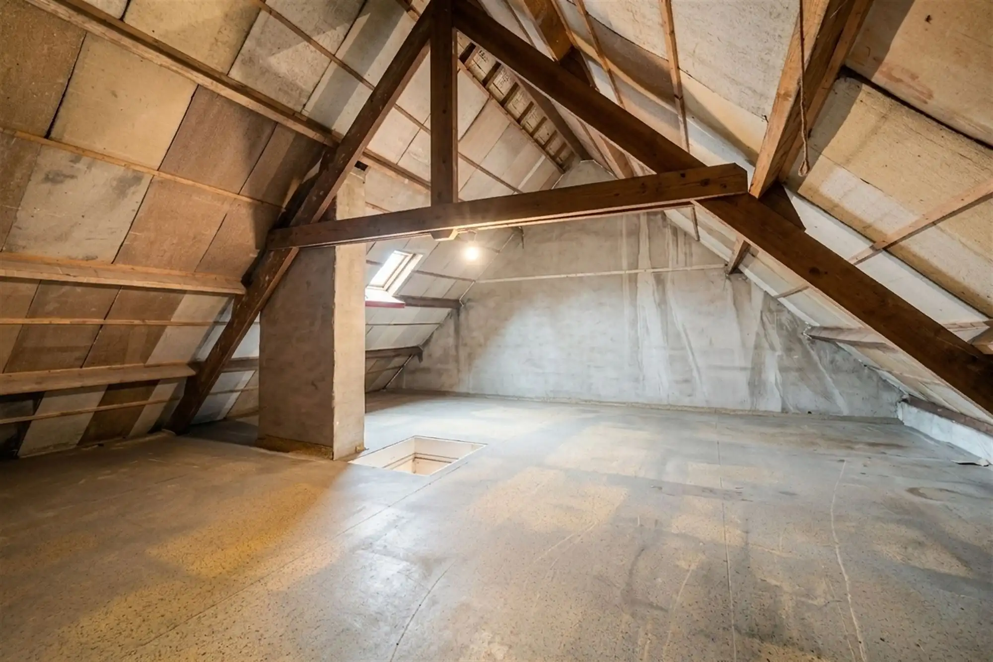 Zeer ruime en karaktervolle woning met 3 slaapkamers, garage en tuin foto 13