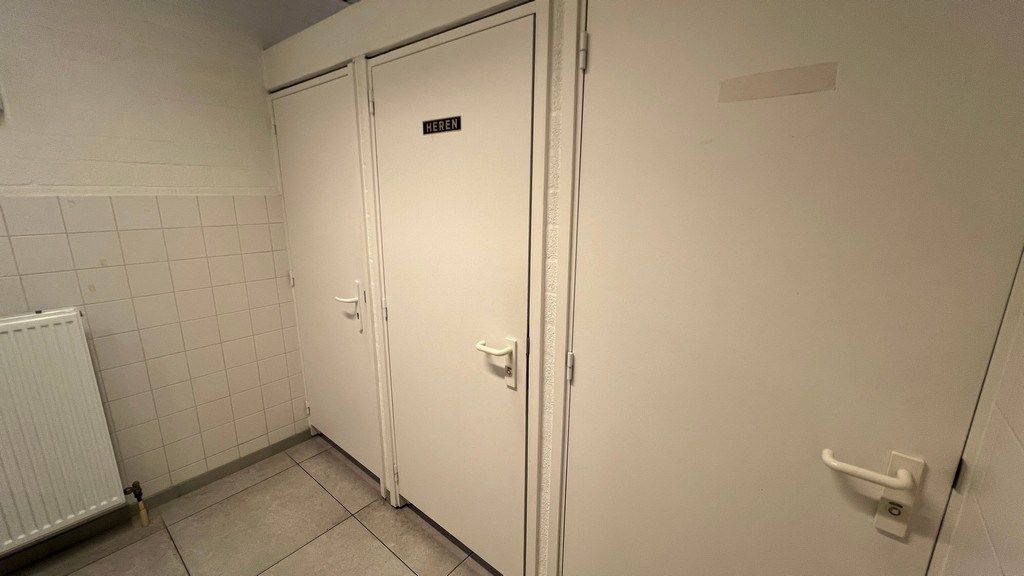 Loods met kantoren te huur in haven van Gent foto 17