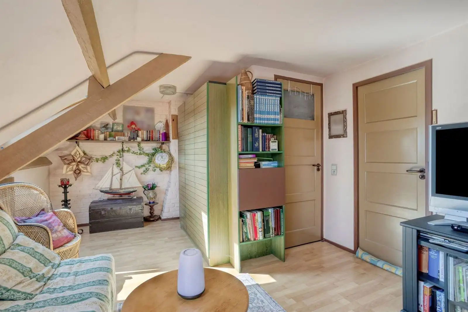 Zeer goed onderhouden woning met 3 slaapkamers, bureau + prive staanplaats  foto 29