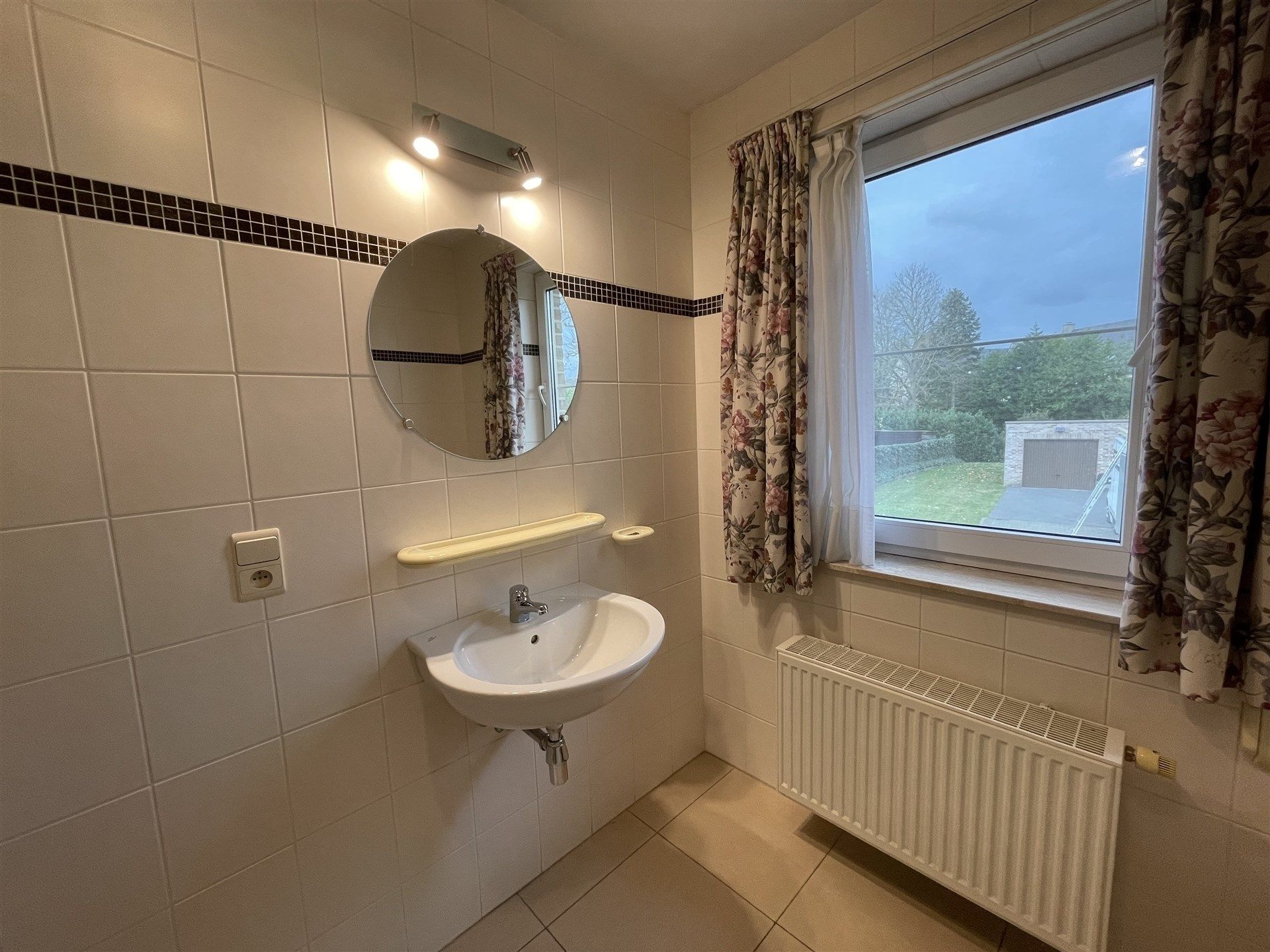 Zeer mooi gelegen ruim villa appartement met garage achteraan in de tuin. foto 20