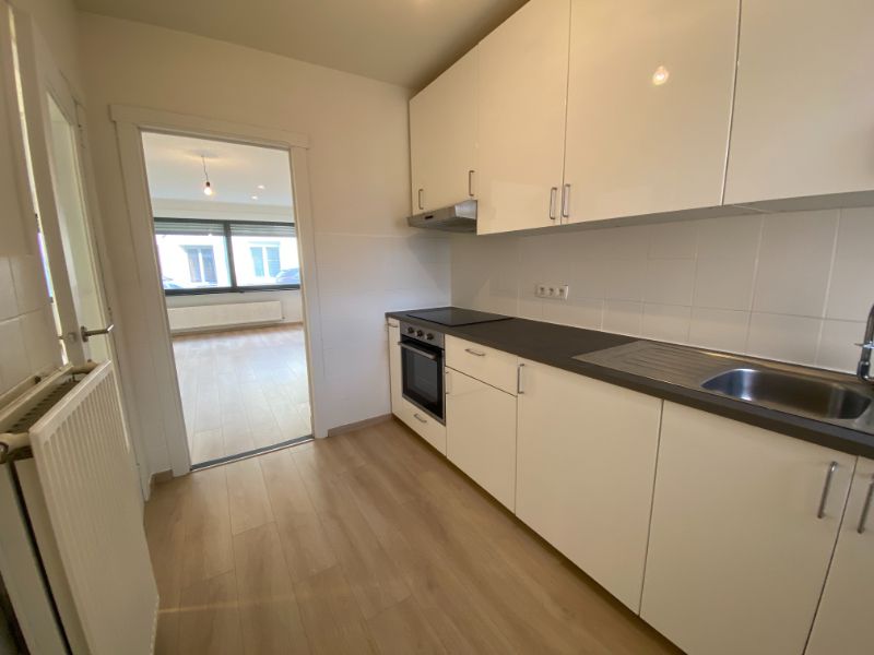 GELIJKVLOERS 2 SLPK. APPARTEMENT (+-90m²) MET GARAGE CENTRUM GEEL foto 5