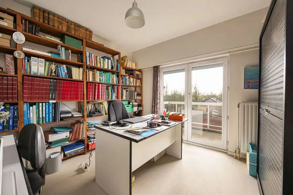 Groot hoekappartement met bijzonder veel lichtinval op de 3e verdieping foto 12