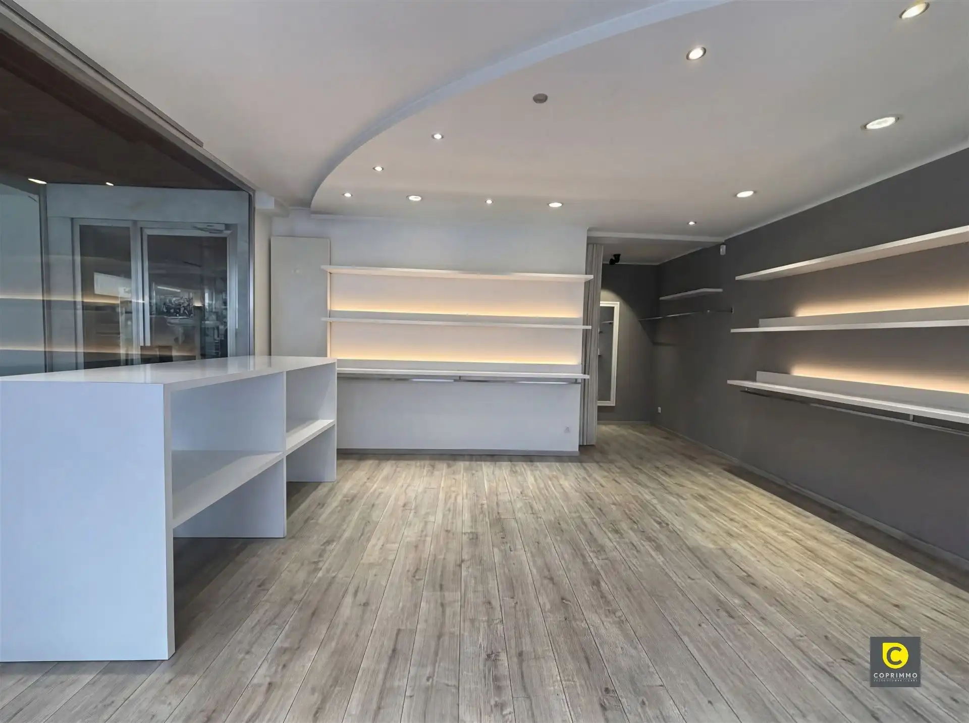 Handelsgelijksvloers foto {{pictureIndex}}