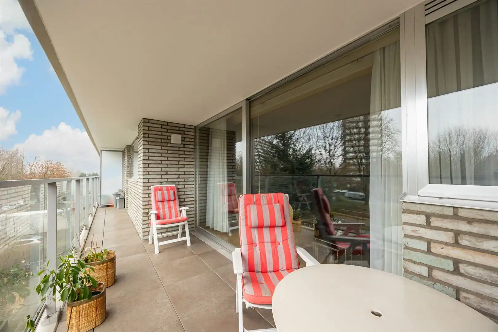 Appartement vol licht, terrassen en potentieel foto 11