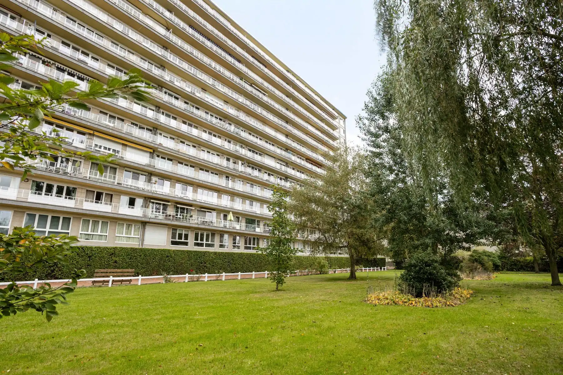 Instapklaar appartement met terras en prachtig uitzicht! foto 35