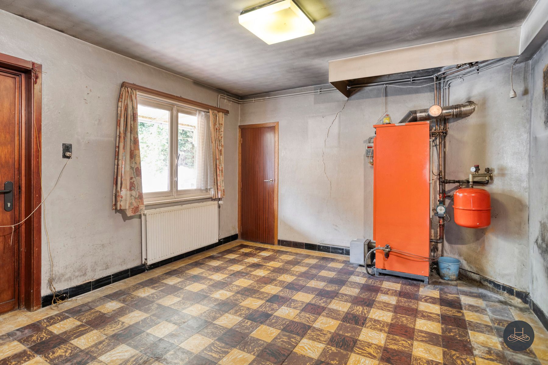 Karaktervolle, te renoveren woning op mooi perceel  foto 11