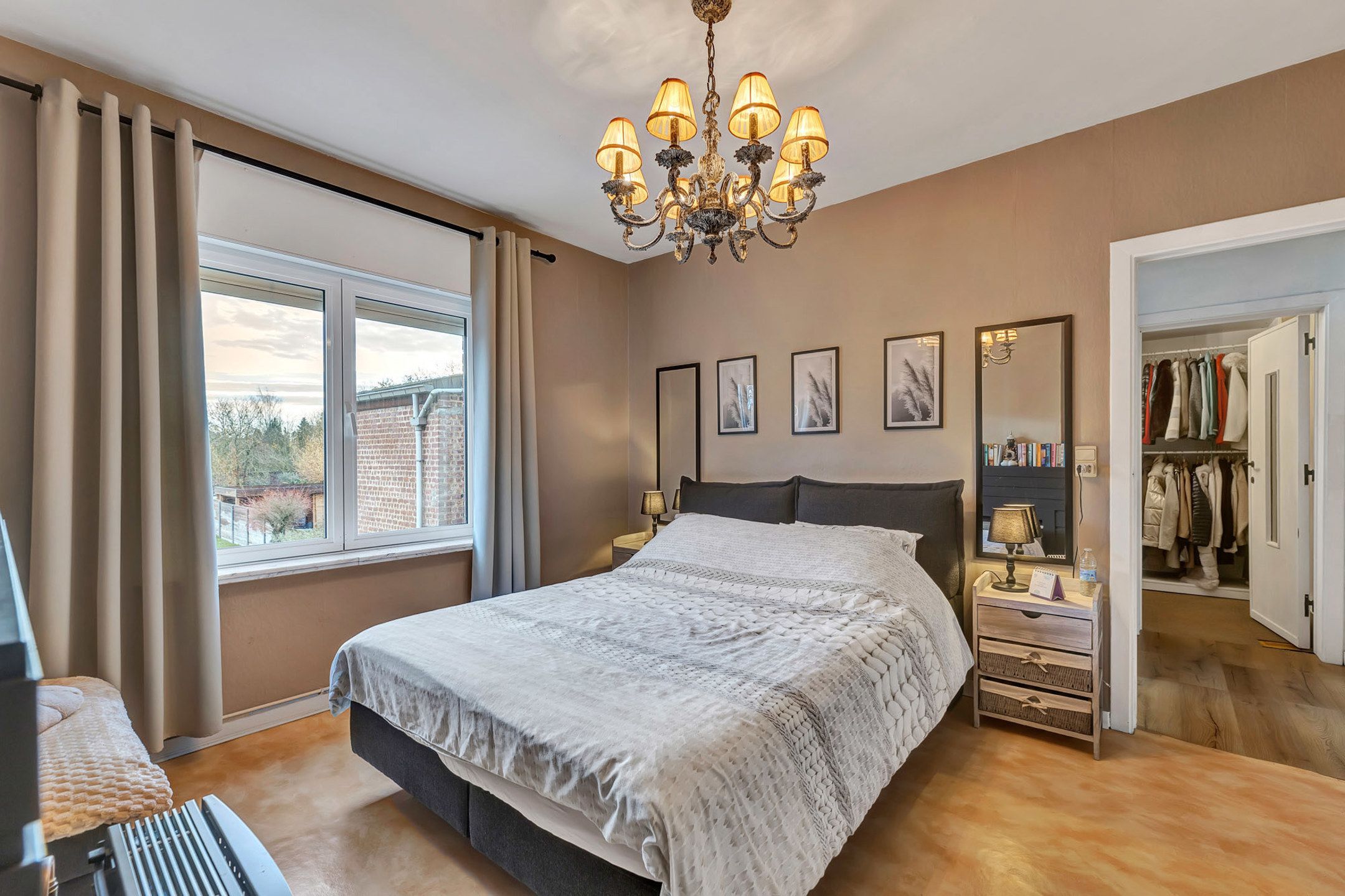 Instapklare woning met 5 slpks, tuin en fietsgarage foto 12