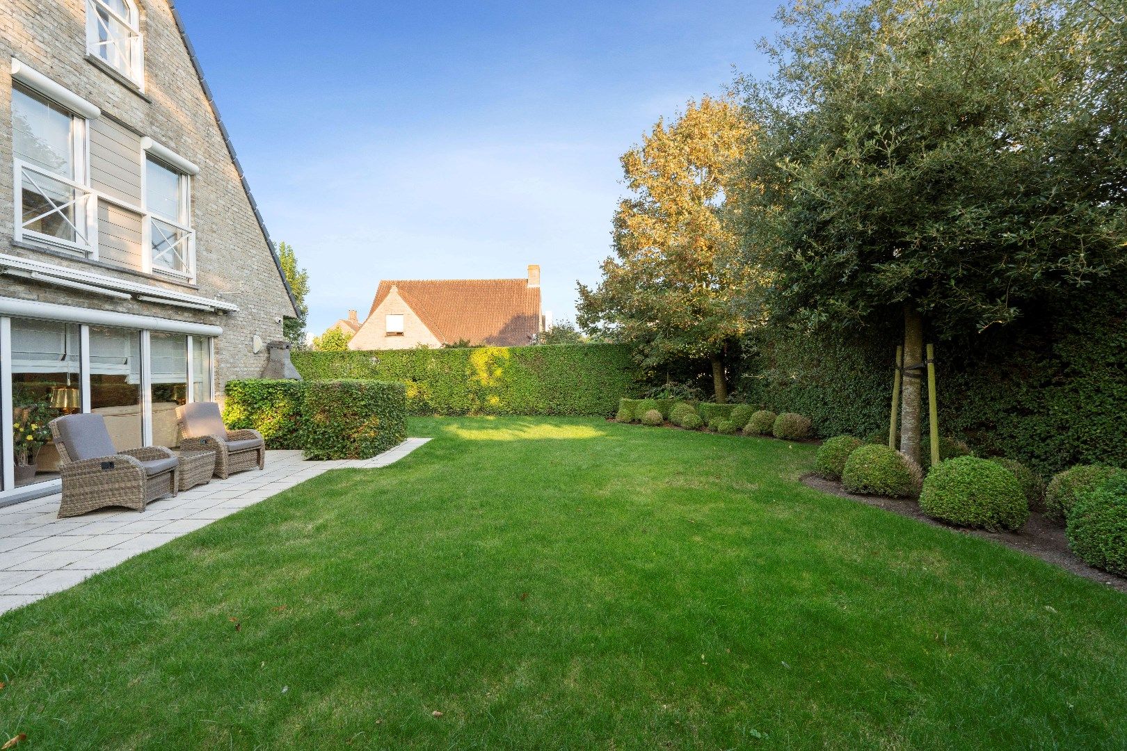 Alleenstaande villa met perfect georiënteerde tuin foto 2