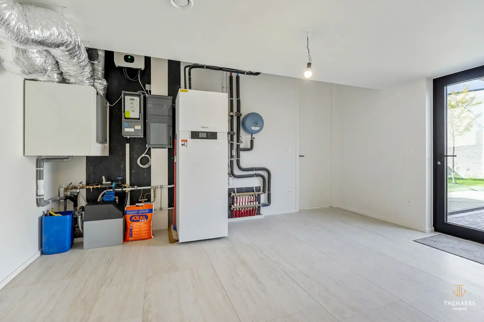 Strakke en luxueus gerenoveerde open bebouwing met hoogwaardige afwerking en EPC A in Sint-Truiden (Wilderen).  Aankoop aan 6% btw mogelijk onder voorwaarden. foto 15