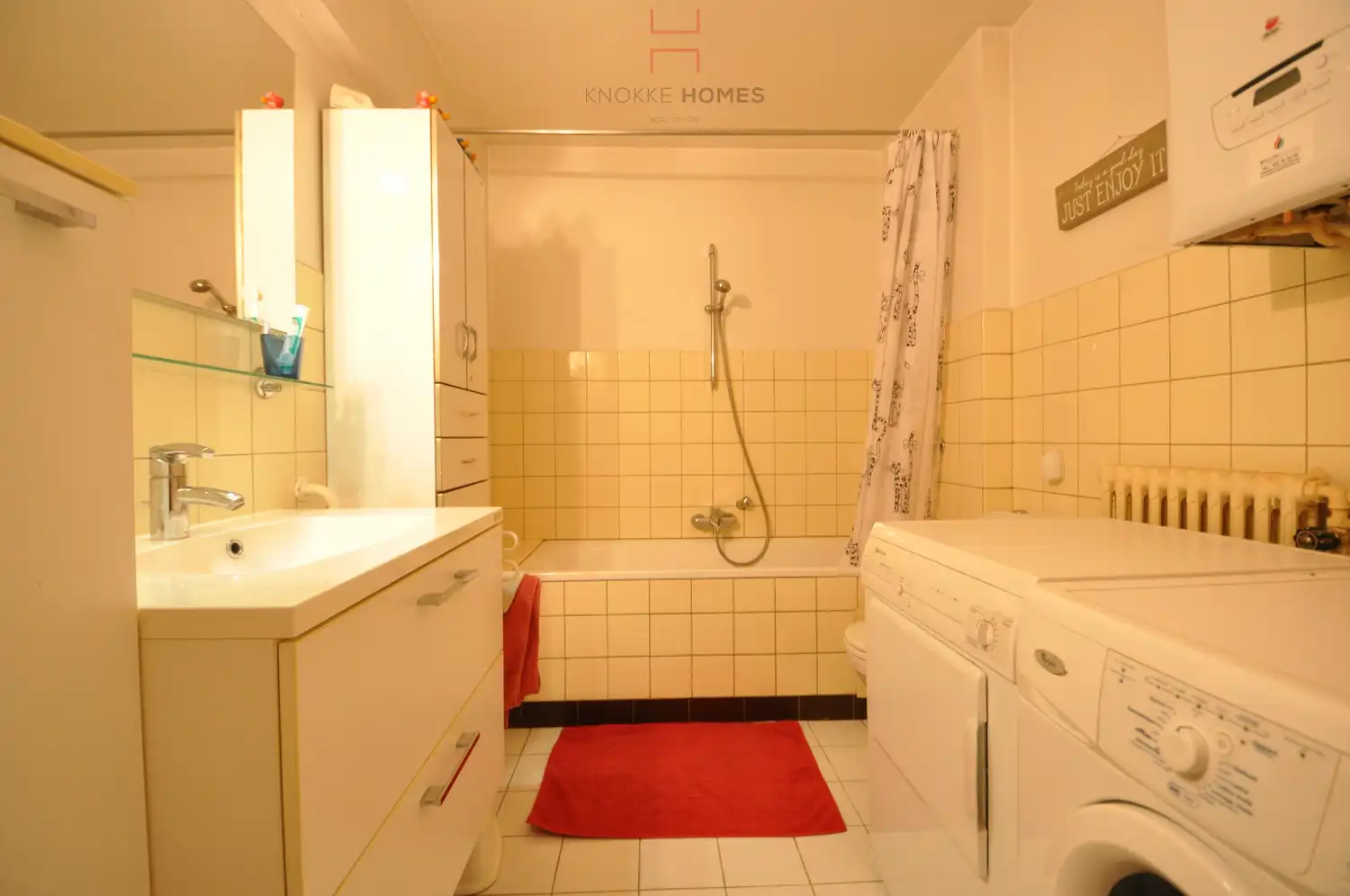 Te renoveren appartement met zijdelings zicht op zee aan het Albertstrand foto 12