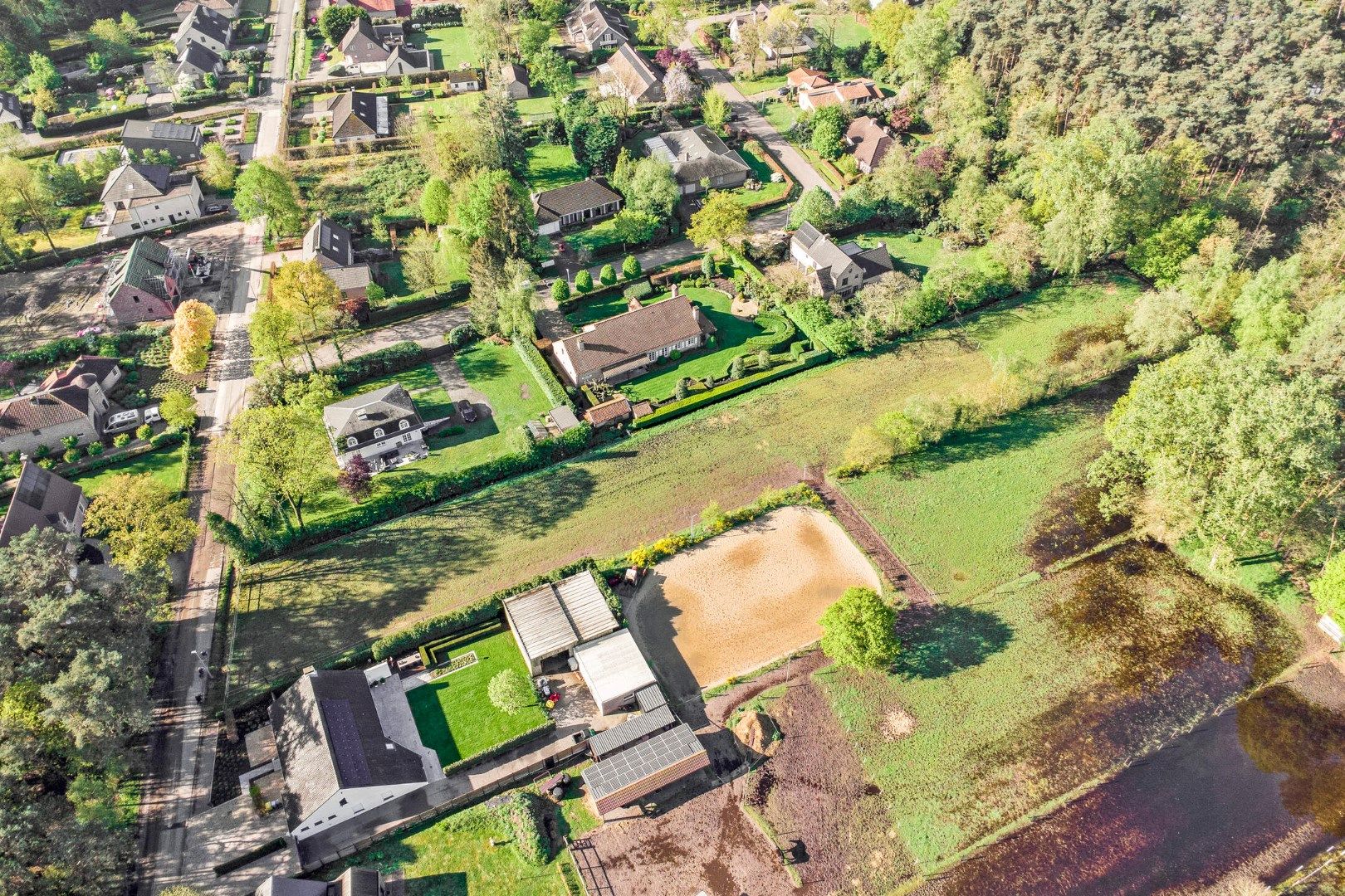 Ruim ingedeelde, goed onderhouden villa op een rustige locatie. foto 41