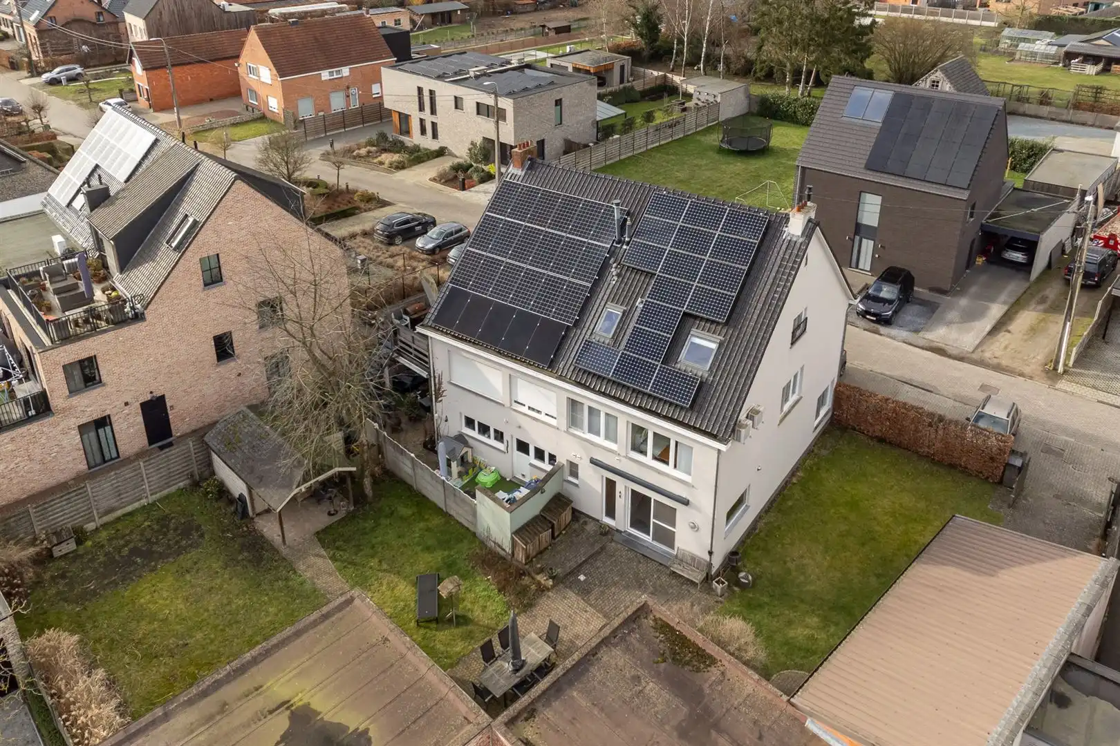 Woning met 5 slaapkamers en 2 badkamers op zuid perceel. foto 30