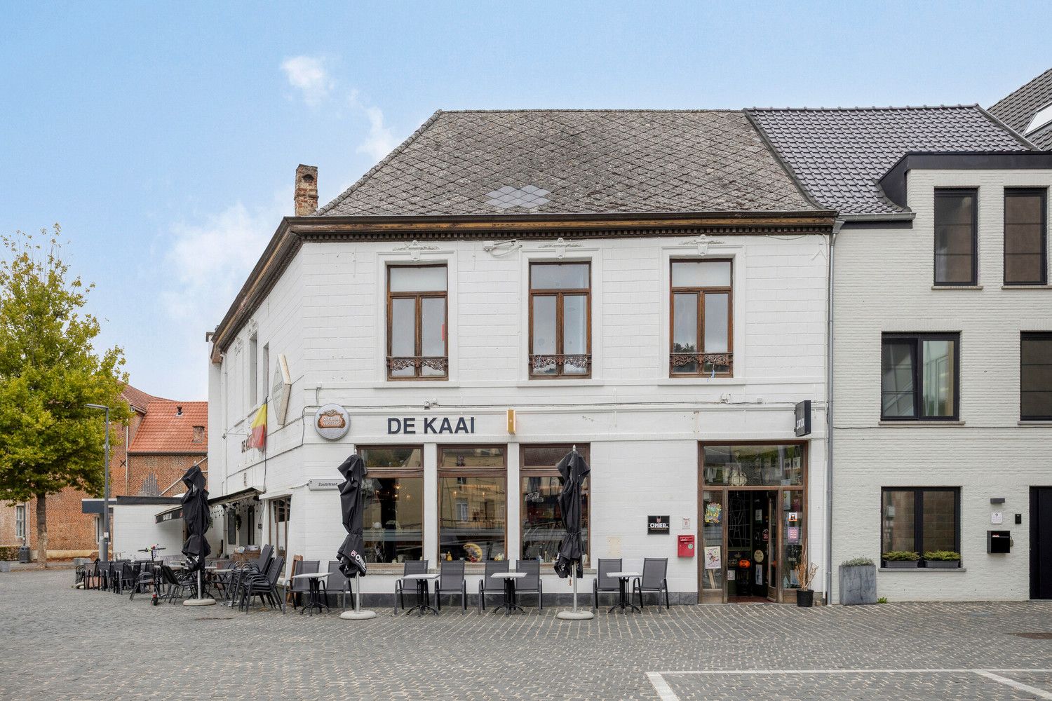 HANDELSPAND MET WOONST - UNIEKE LIGGING AAN HET STADSPLEIN EN DE DEMER foto {{pictureIndex}}