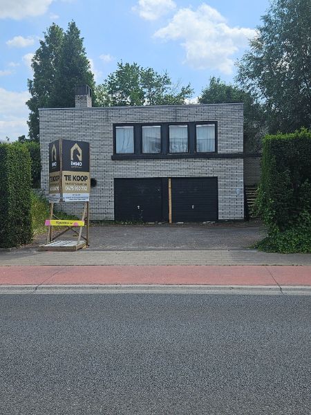 Hoofdfoto van de publicatie: Roeselare/Rumbeke te renoveren  villa op 1220 m²