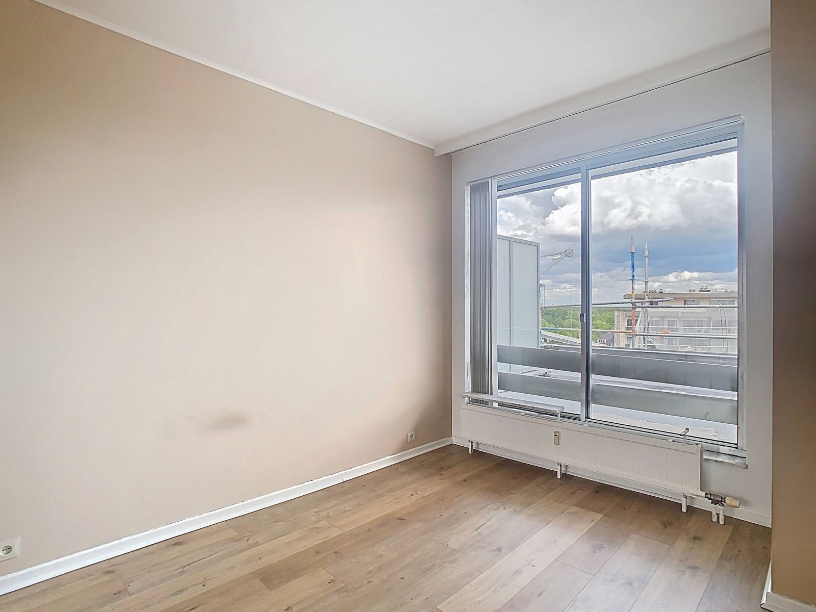 Instapklaar appartement met 1 SLPK én GROOT Terras! foto 8