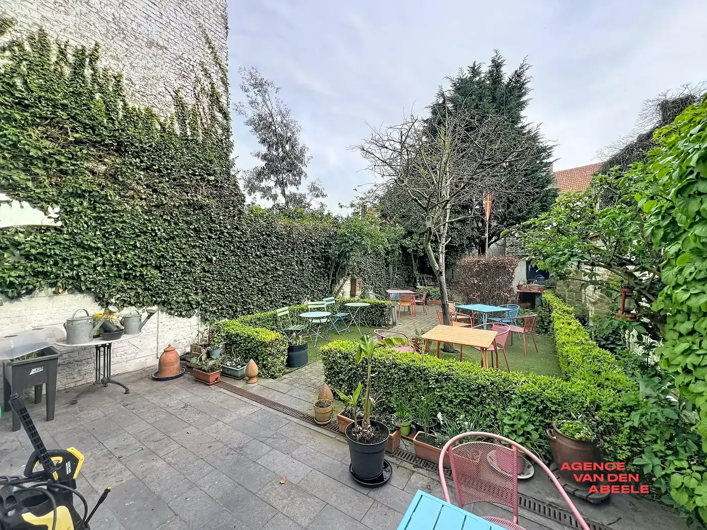 Centraal gelegen handelswoning met 4 slaapkamers en riante tuin  foto 22
