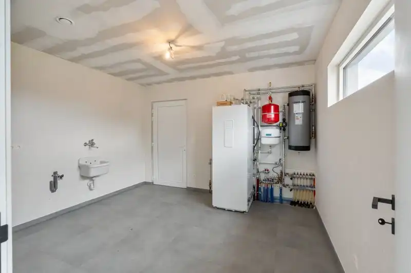 Totaal gerenoveerde woning op een perceel van 11are foto 17