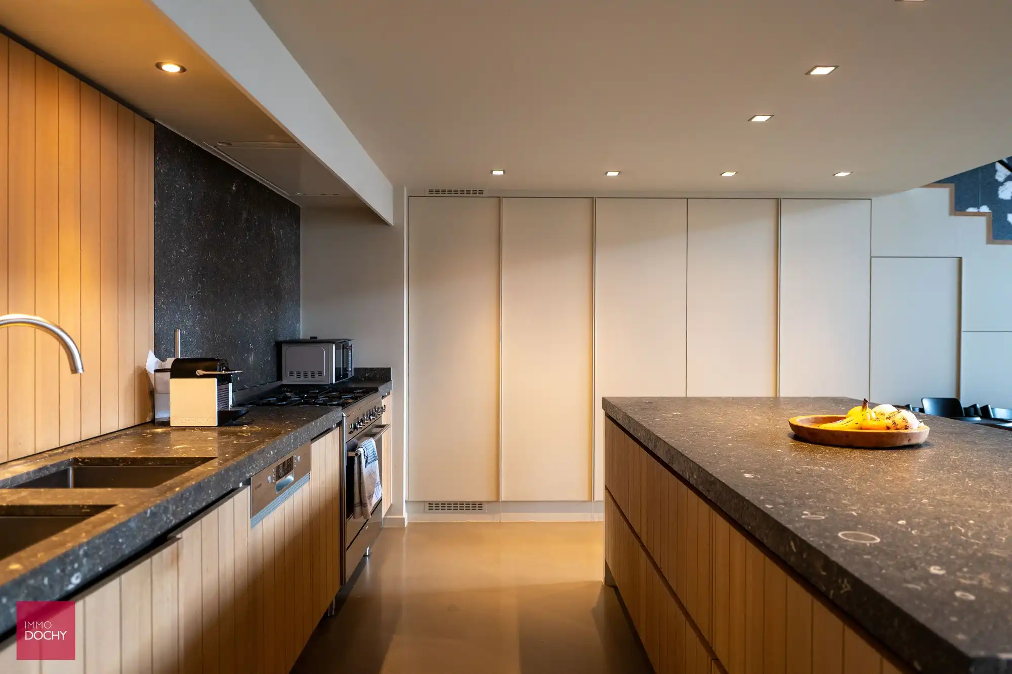 Sfeervolle ruime loft met frontaal zicht op het Kanaal - Spinnerijkaai foto 12