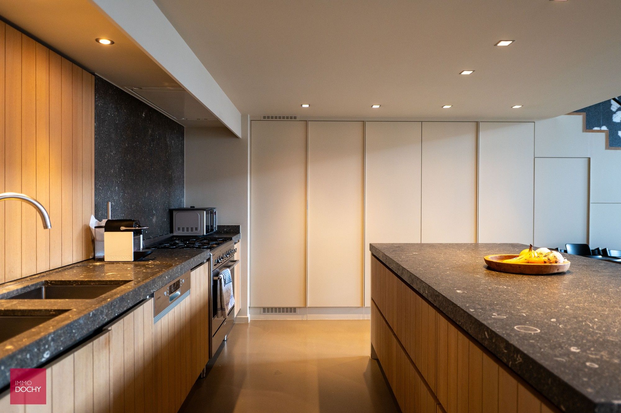 Sfeervolle ruime loft met frontaal zicht op het Kanaal - Spinnerijkaai foto 12