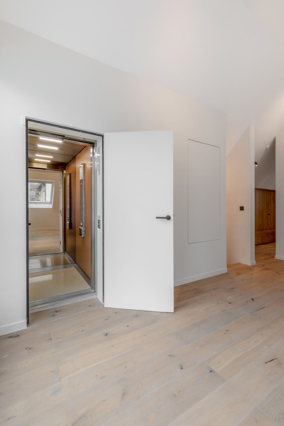 Penthouse met zeer ruim terras( 30m²), privé lift en spa foto 14