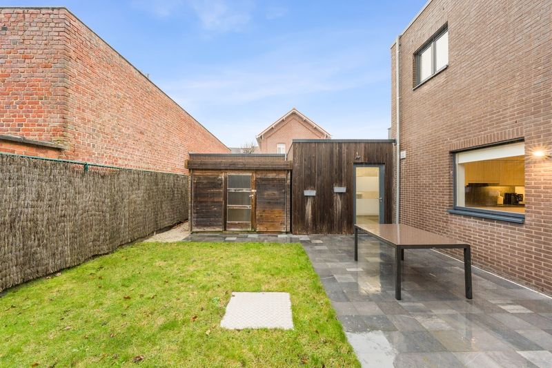 Roeselare-Centrum – UNIEK woonconcept gelijkvloers appartement met tuin, terras & garage in hippe wijk OVERSTATIE foto 2