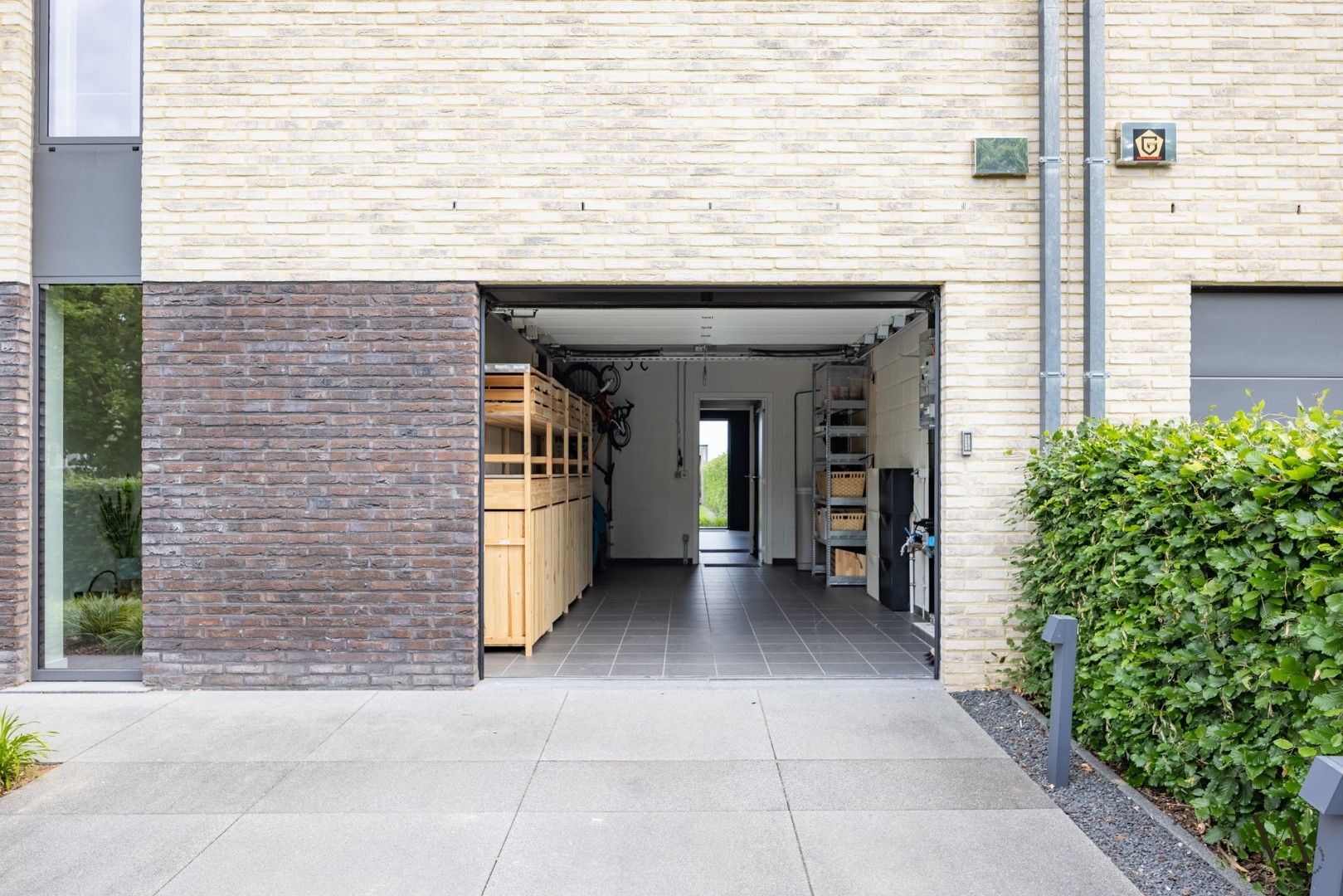 Moderne en recente gezinswoning in doodlopende straat foto 12