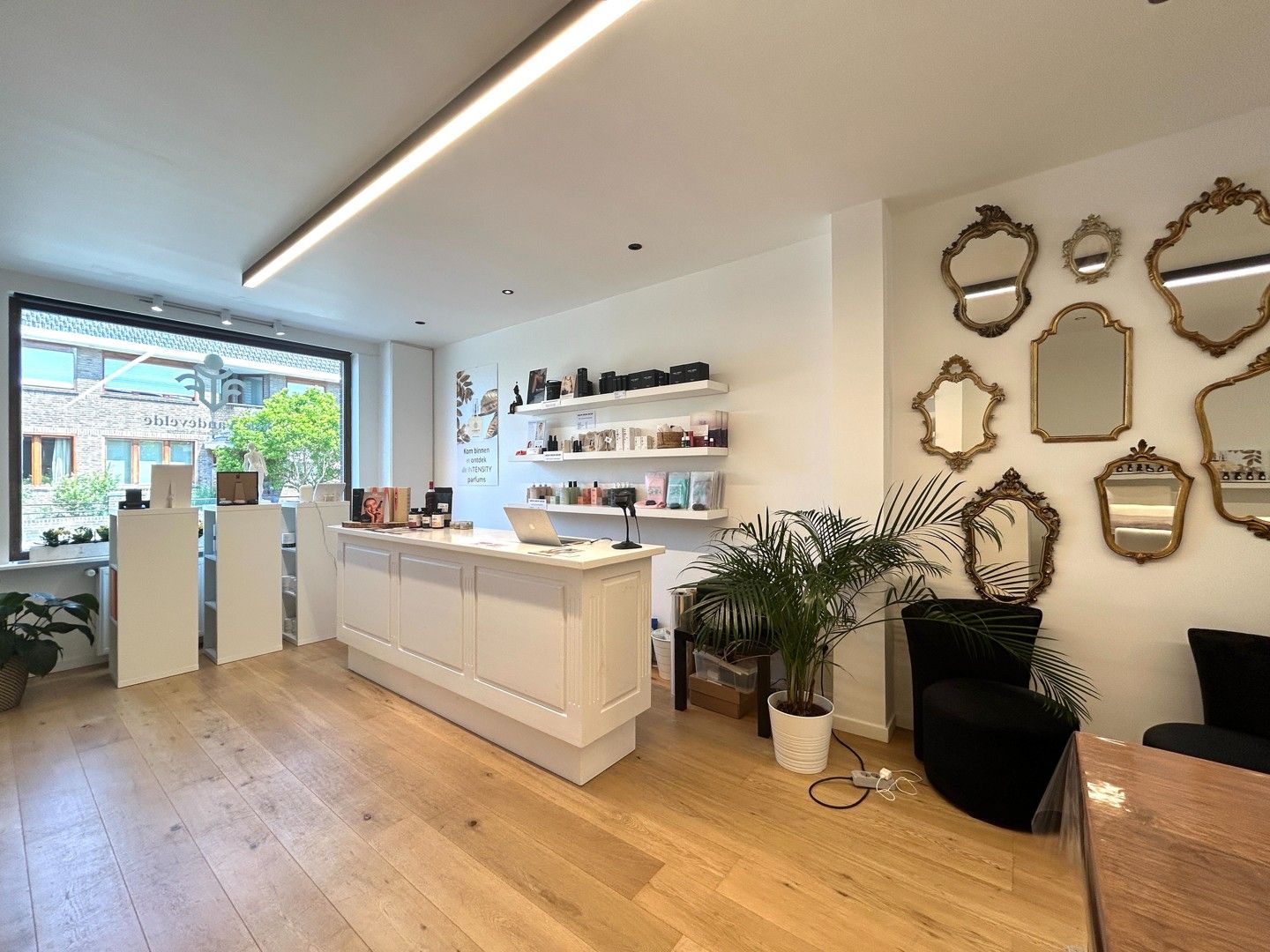 Instapklare woning met commerciële ruimte, tuin & garage te centrum Tielt! foto 2