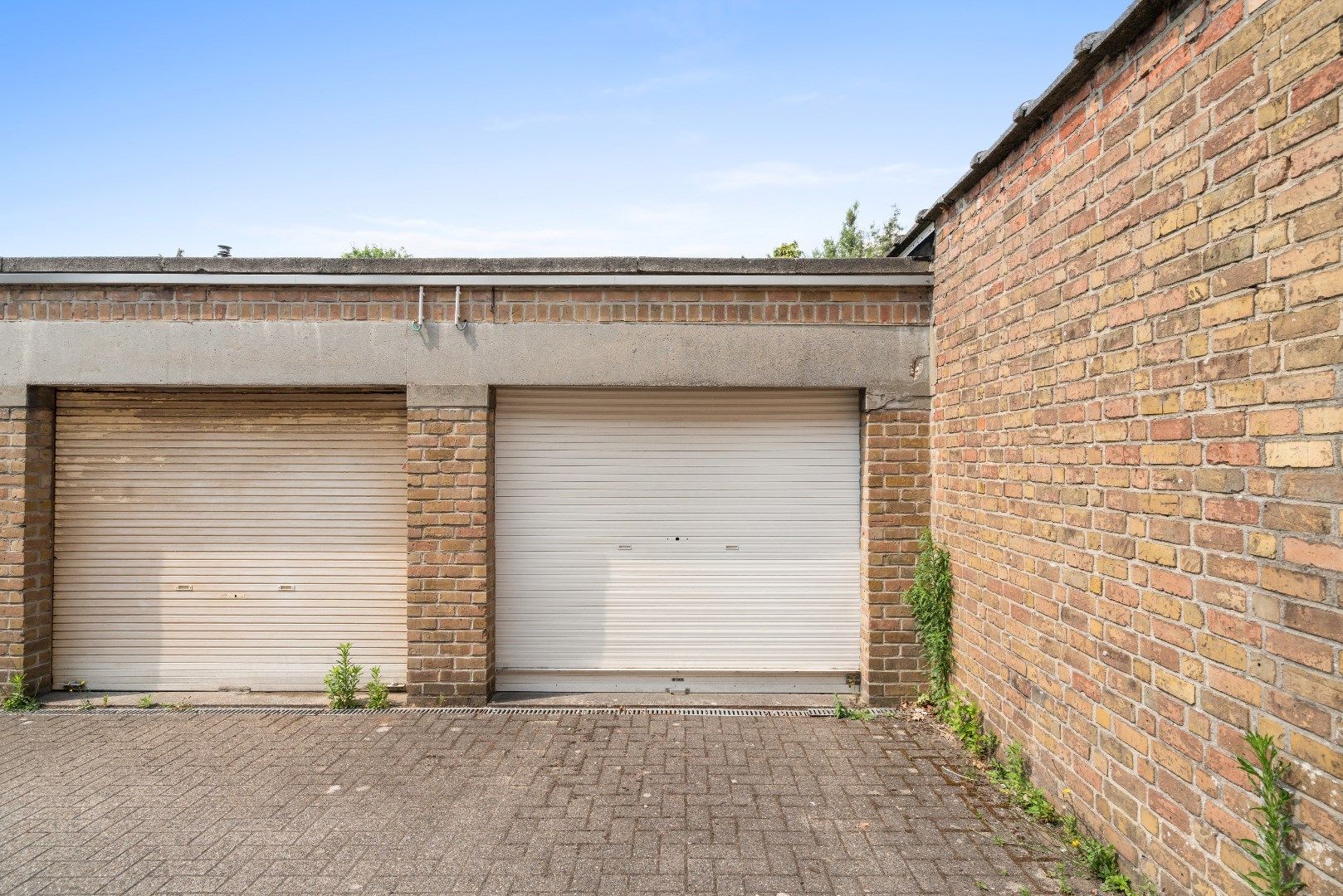 Lichtrijk 2-slpk appartement met garage foto 12